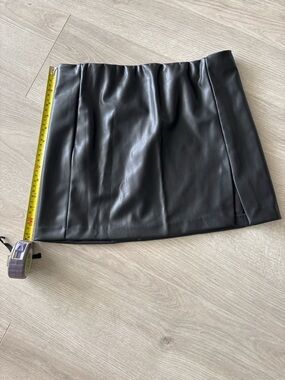 H &M Black Faux Leather Mini Skirt - Sleek Women's Skirt